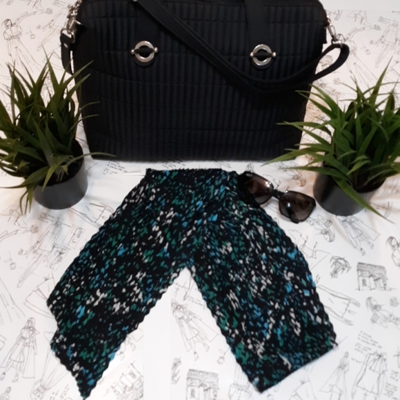 Scarf - Picture 1 of 4